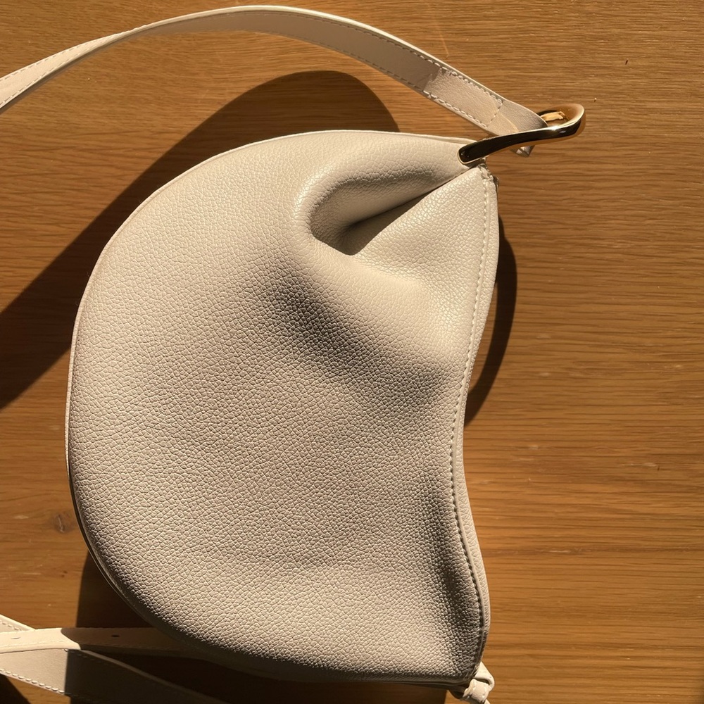 Crossbody - Picture 3 of 4